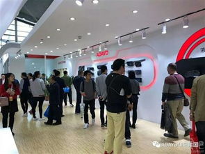 2月28日 3月2日,第十六屆深圳國(guó)際汽車(chē)改裝服務(wù)業(yè)展覽會(huì)在深圳會(huì)展中心舉行,眾