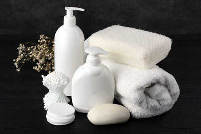 綠色背景中高級(jí)酒店洗浴用品的環(huán)保與品質(zhì)之旅